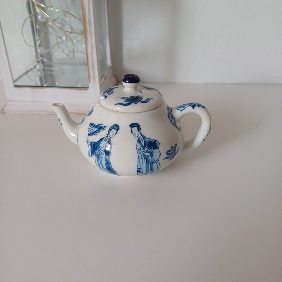 Gorgeous 1985 Franklin Mint KANGXI Fine Porcelain Japanese Mini Teapot - Picture 2 of 10